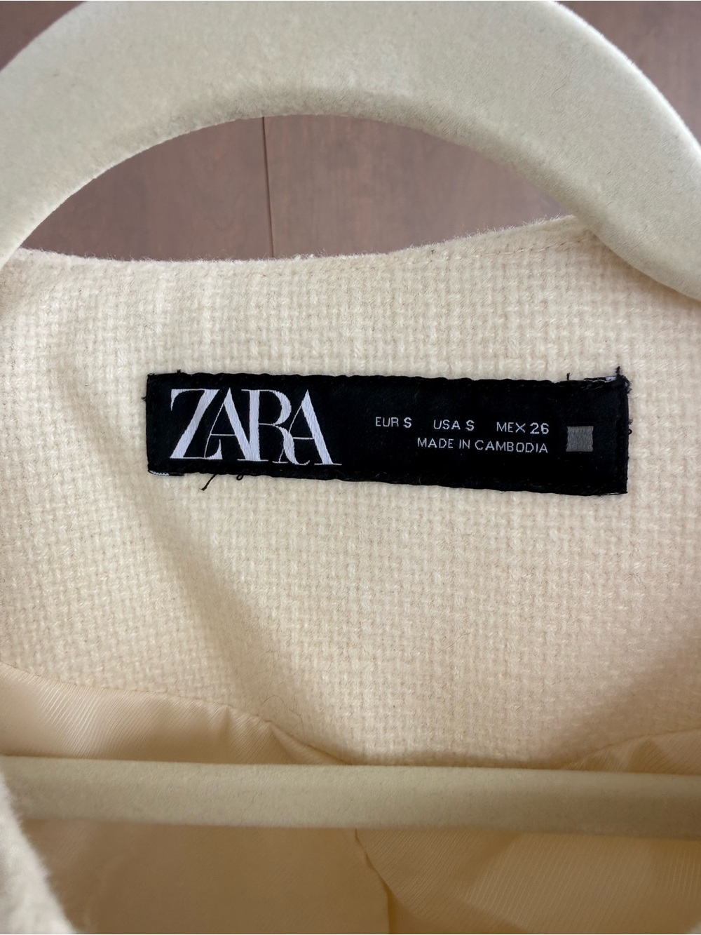 Zara Ivory Tweed Cropped Jacket with Gold Buttons - Picture 2 of 2